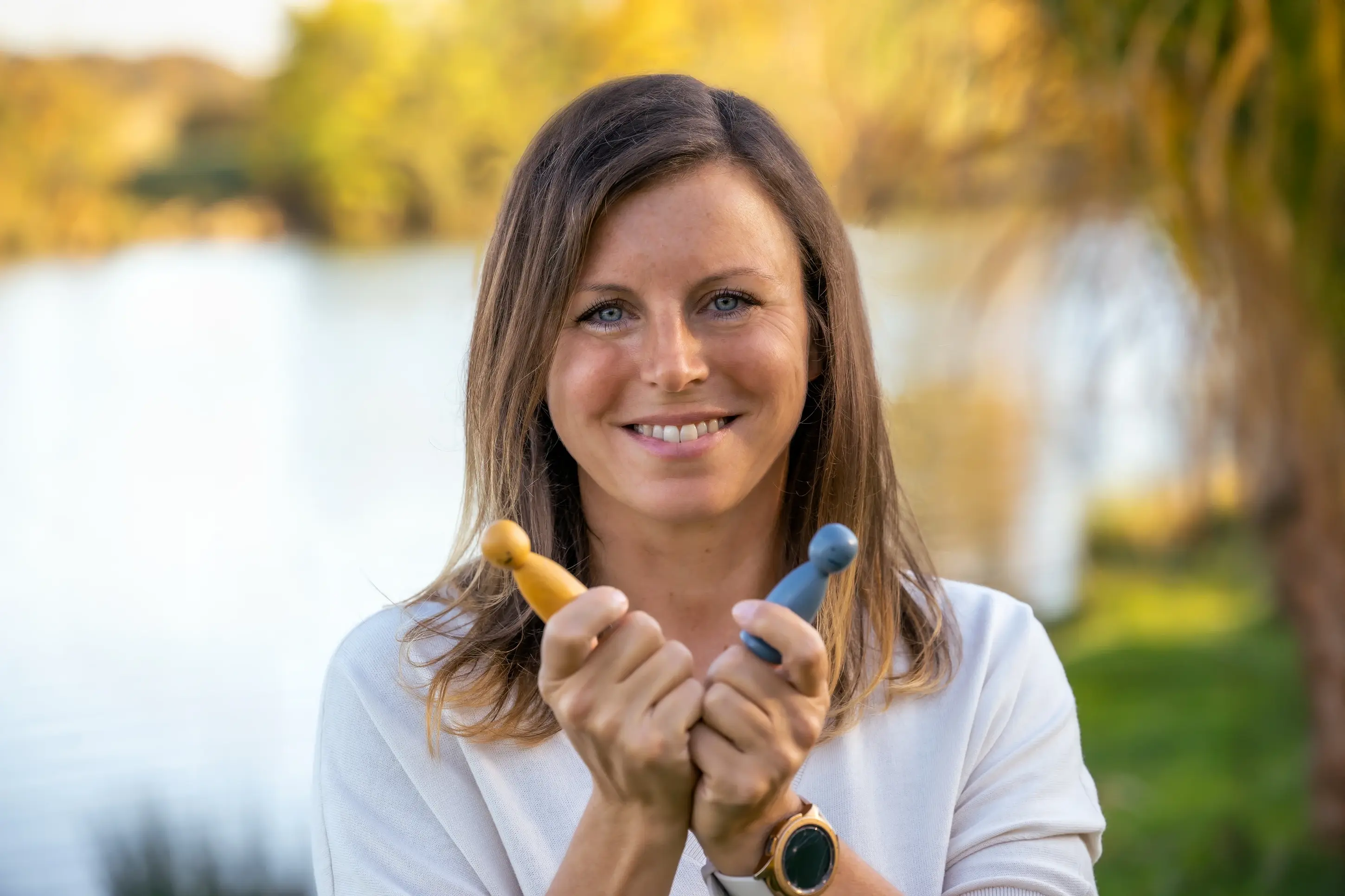 Katrin Frohmann mit Spielfiguren